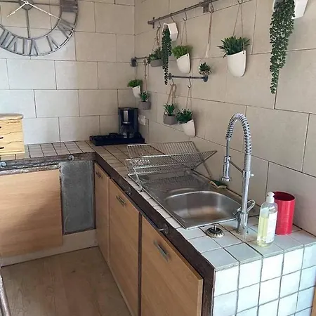 Les Jardins De L' Oustal بيت ضيافة ناربون